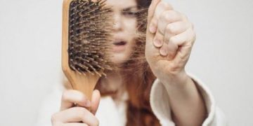 Cómo detener la caída del cabello: los 5 mejores consejos